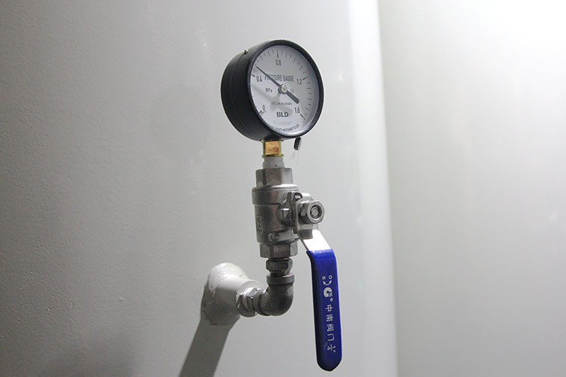 Is the gauge pressure in the nitrogen (oxygen) generator the true pressure of the gas